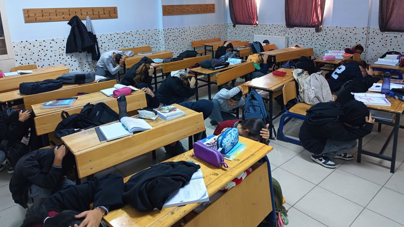 Deprem Anı ve Tahliye Tatbikatı